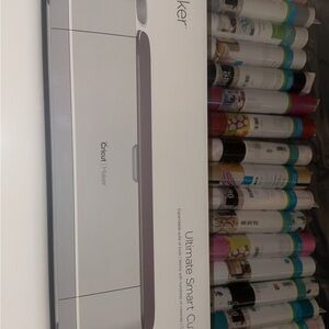 Cricut Maker in rose gold + Vinyl and board